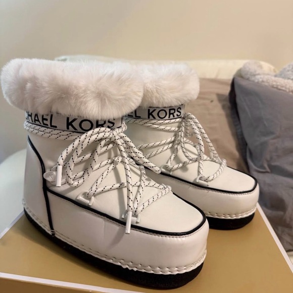 Michael Kors White Fur-Trimmed Winter Boots - Picture 3 of 3